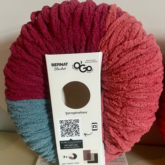 Yarnspirations Bernat Blanket O’Go Tangle Free Yarn in Winter Berry - Picture 3 of 4